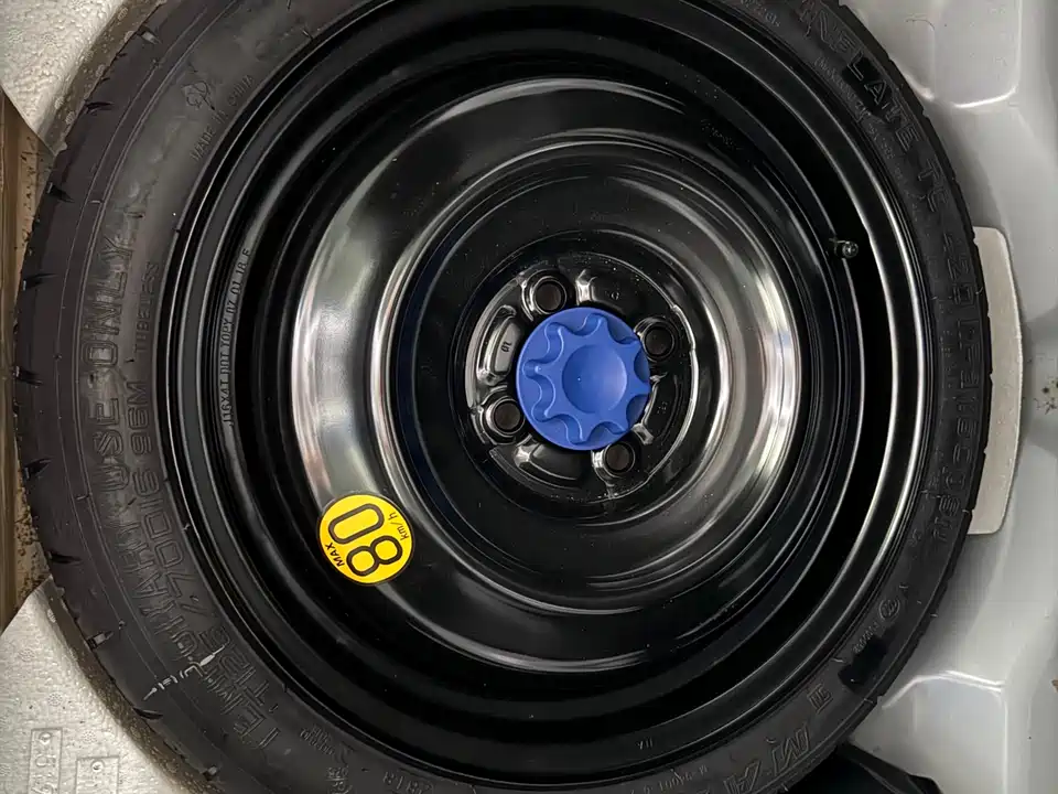 Toyota YARiS L to enjoy