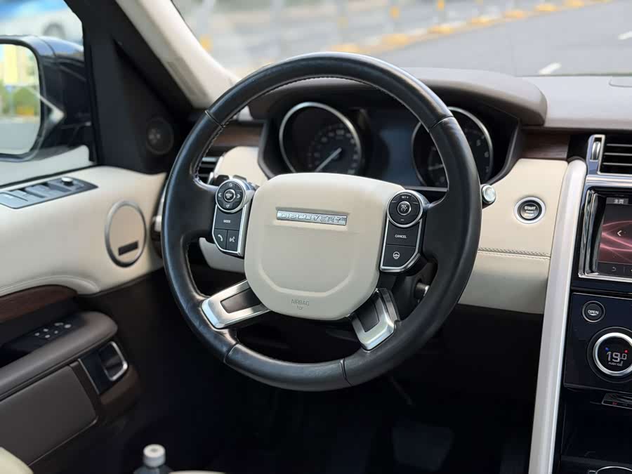 Land Rover Discovery 2018, фото 10
