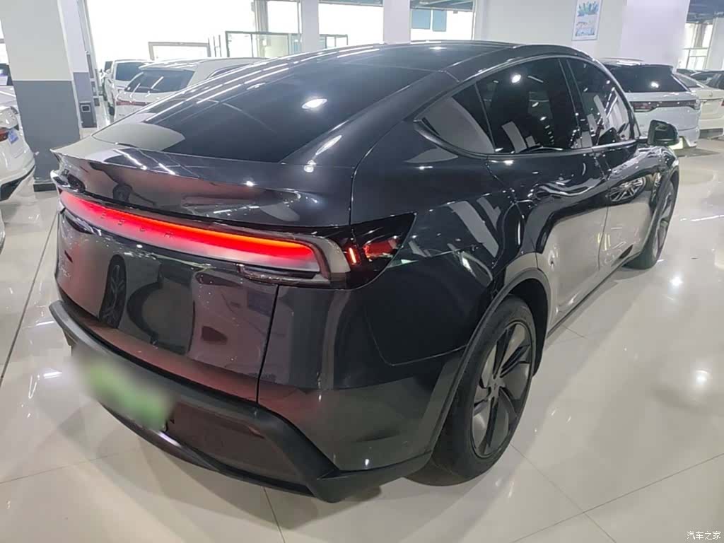 Tesla Model Y, 2025 7