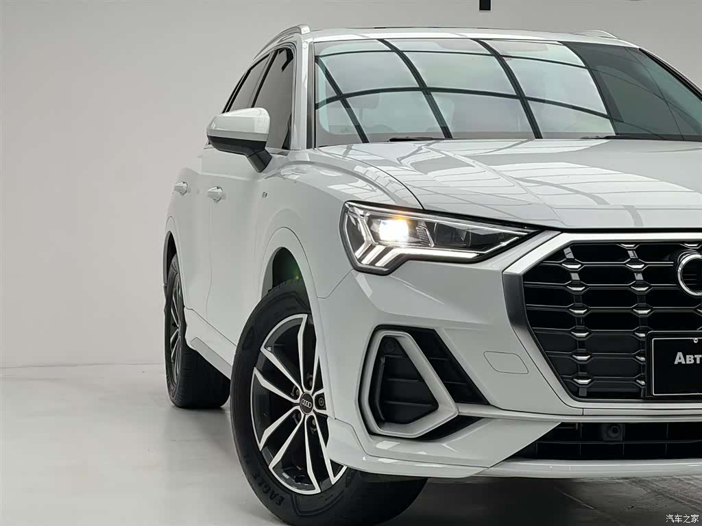 Audi Q3, 2022 4