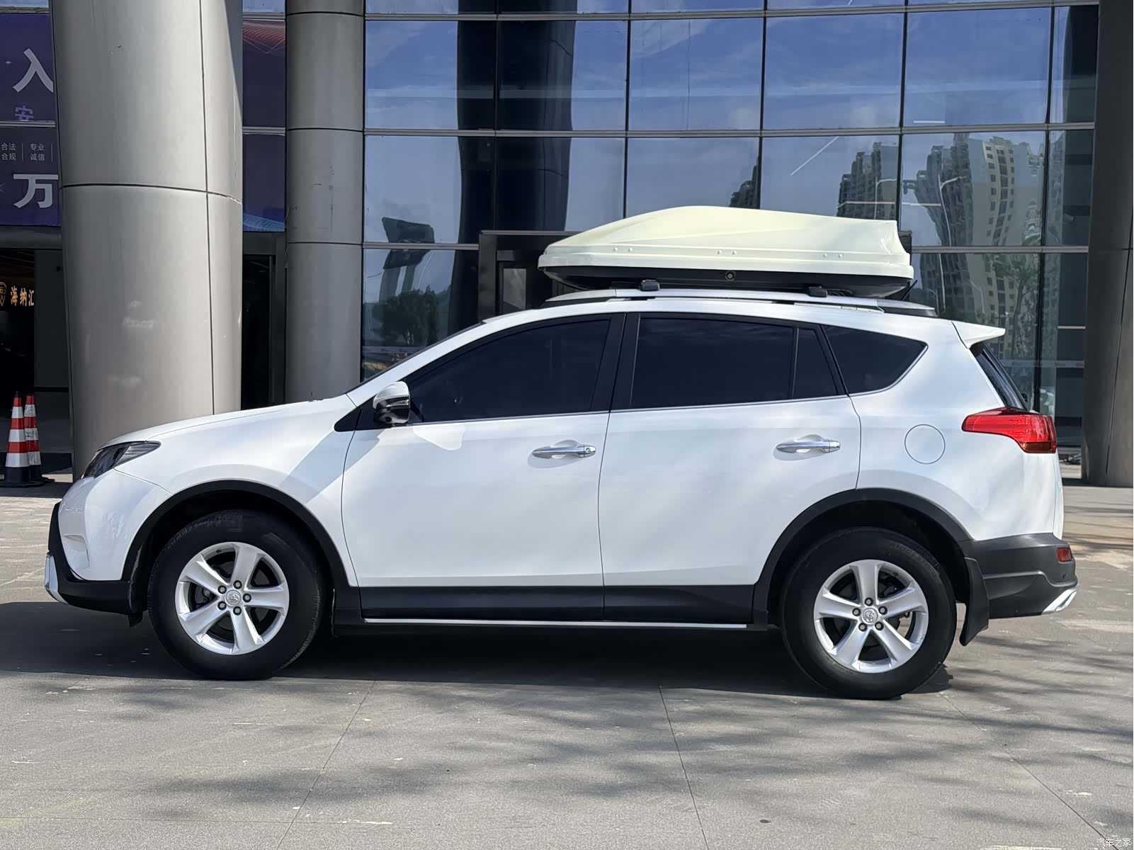 Toyota RAV4, 2015 4