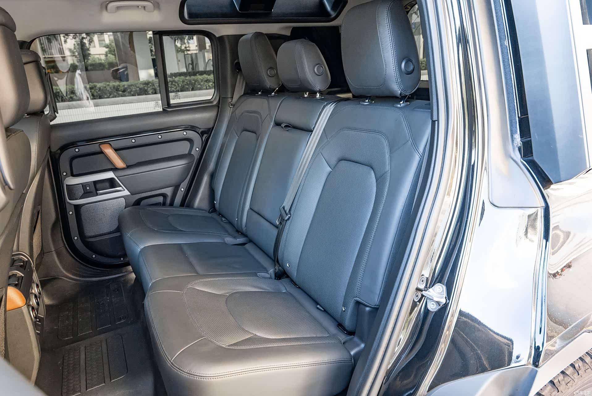 Land Rover Defender, 2022 все фото