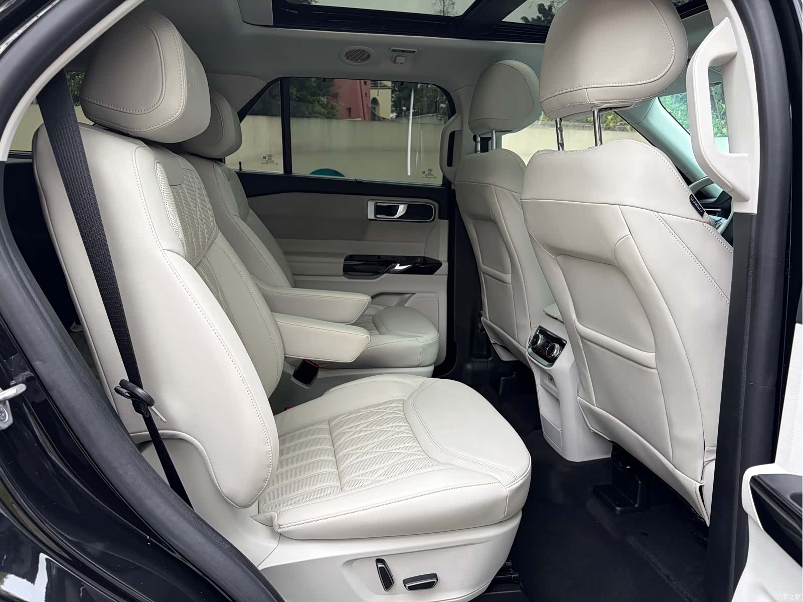 Ford Explorer, 2024 16