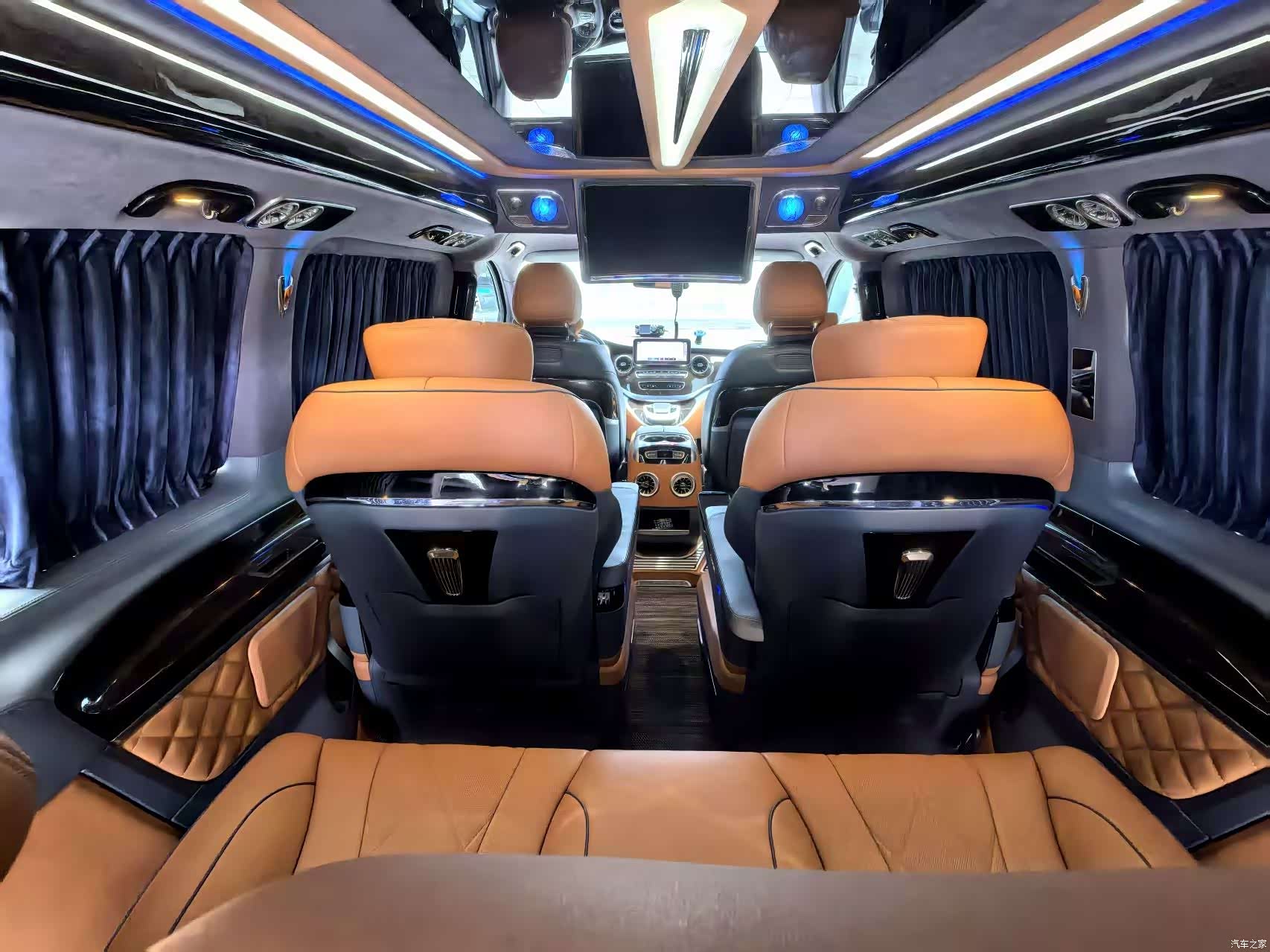 Mercedes-Benz V-Class, 2024 22