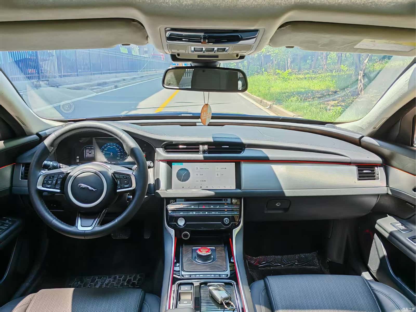 Land Rover XFL, 2018 8