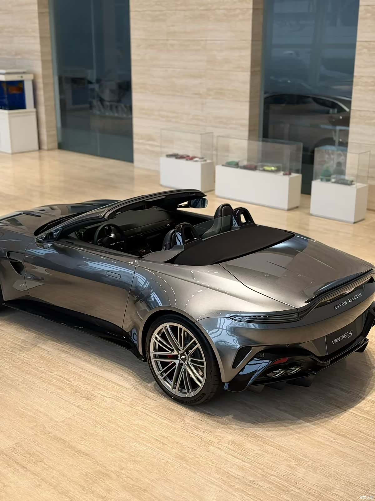 Aston Martin Vantage, 2026 6