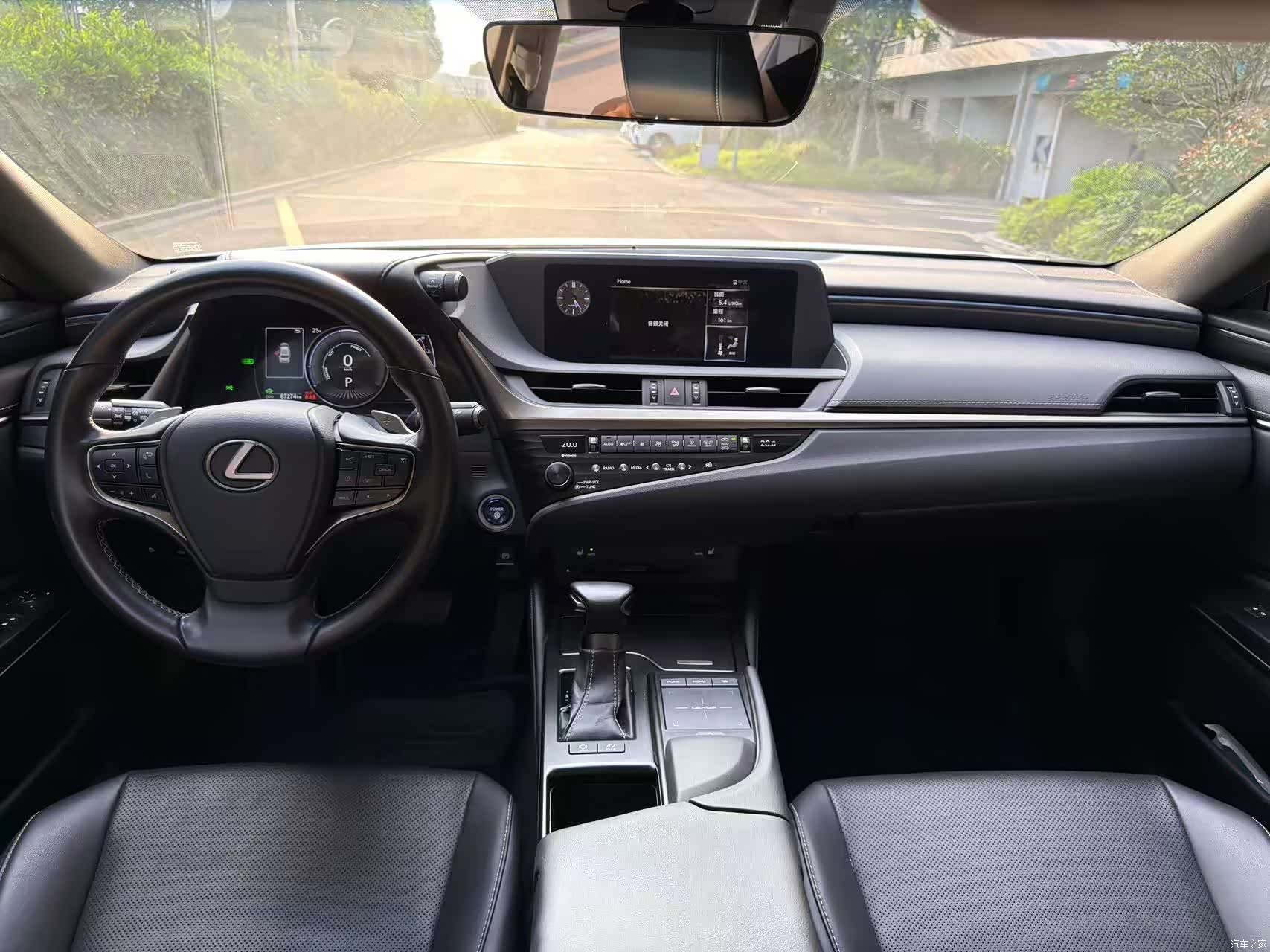 Lexus ES, 2019 все фото