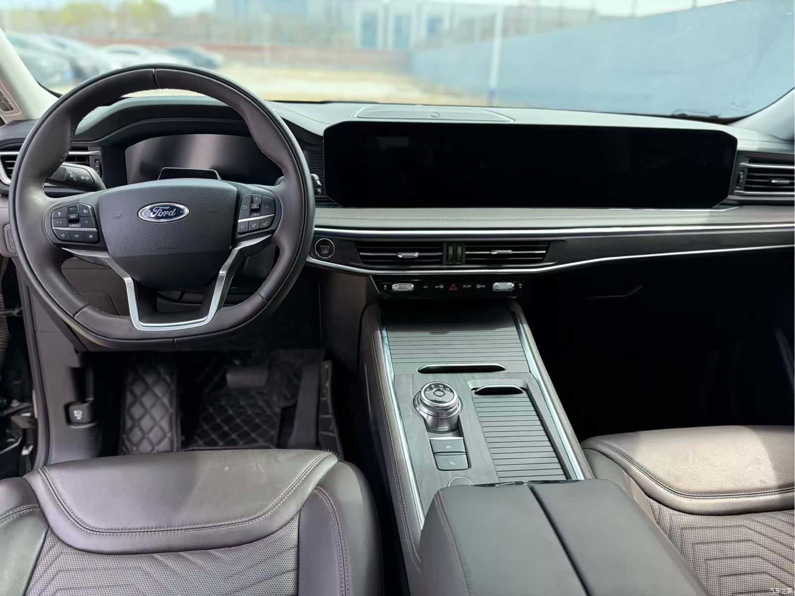Ford Explorer, 2024 12