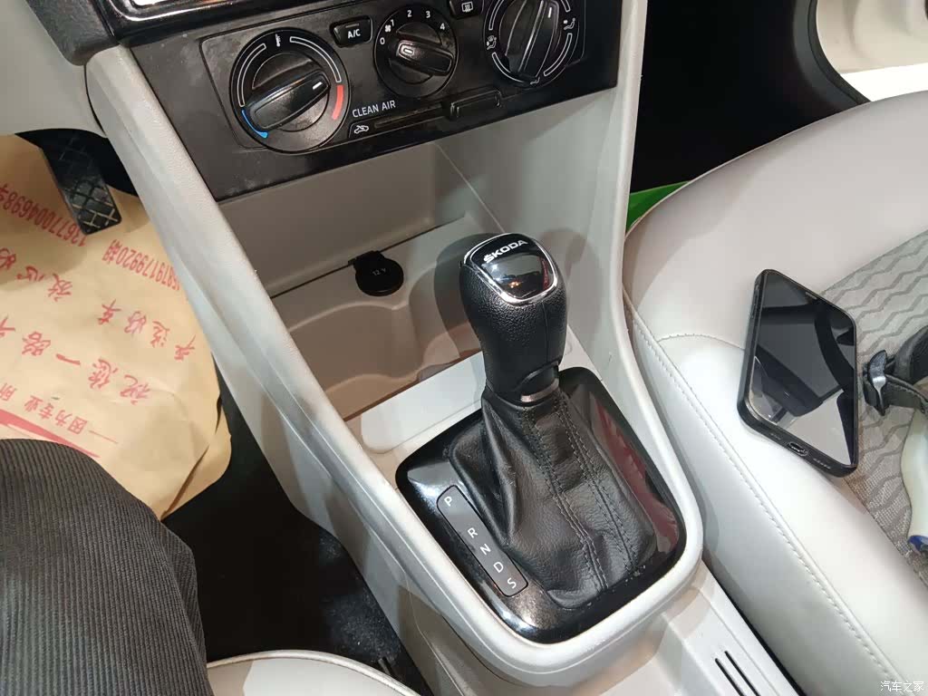Skoda Rapid, 2016 10