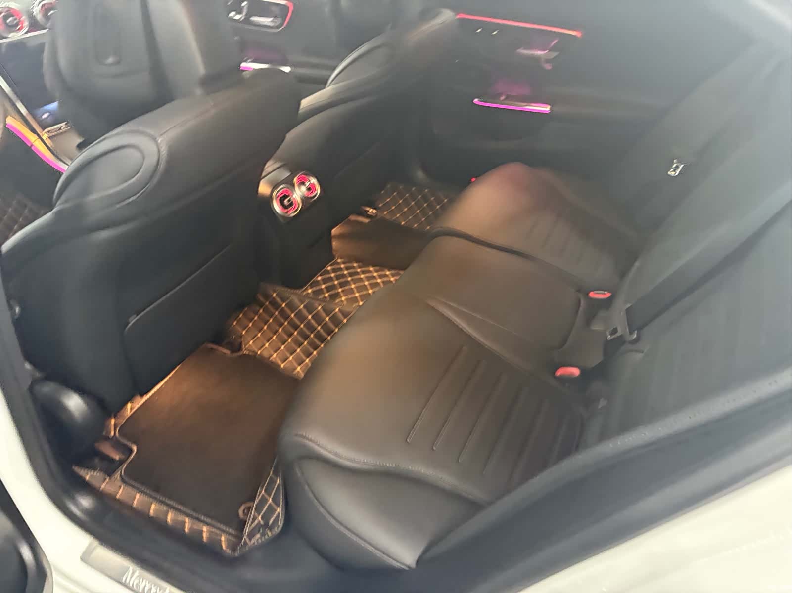 Mercedes-Benz C-Class, 2024 3