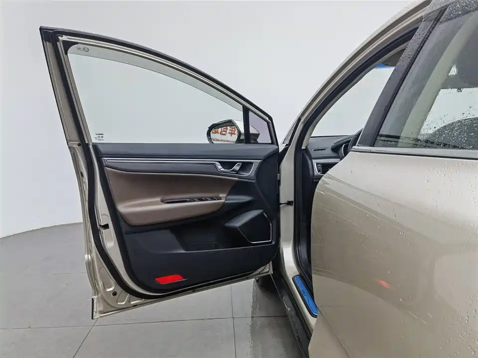 Geely Emgrand GS