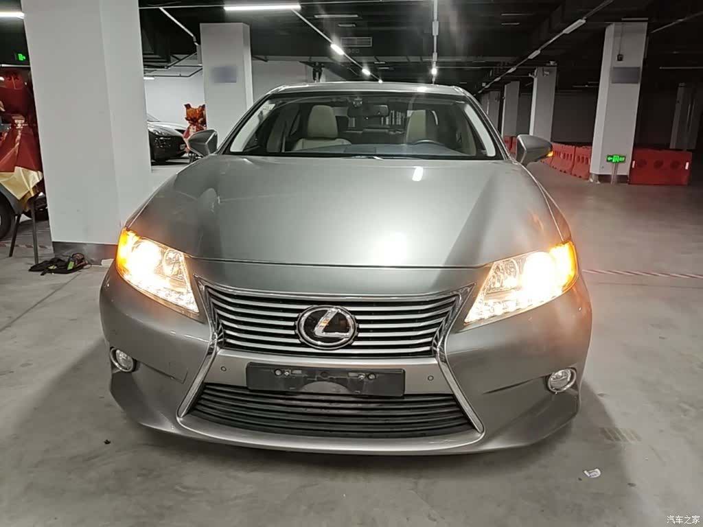 Lexus ES, 2015 3