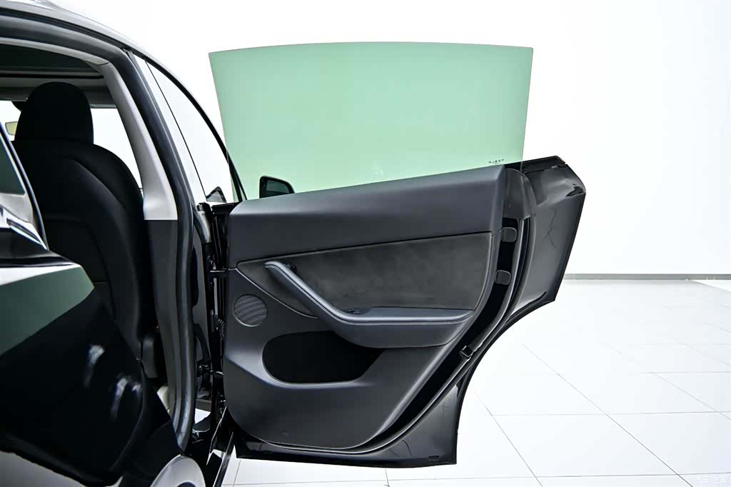 Tesla Model Y, 2023 22