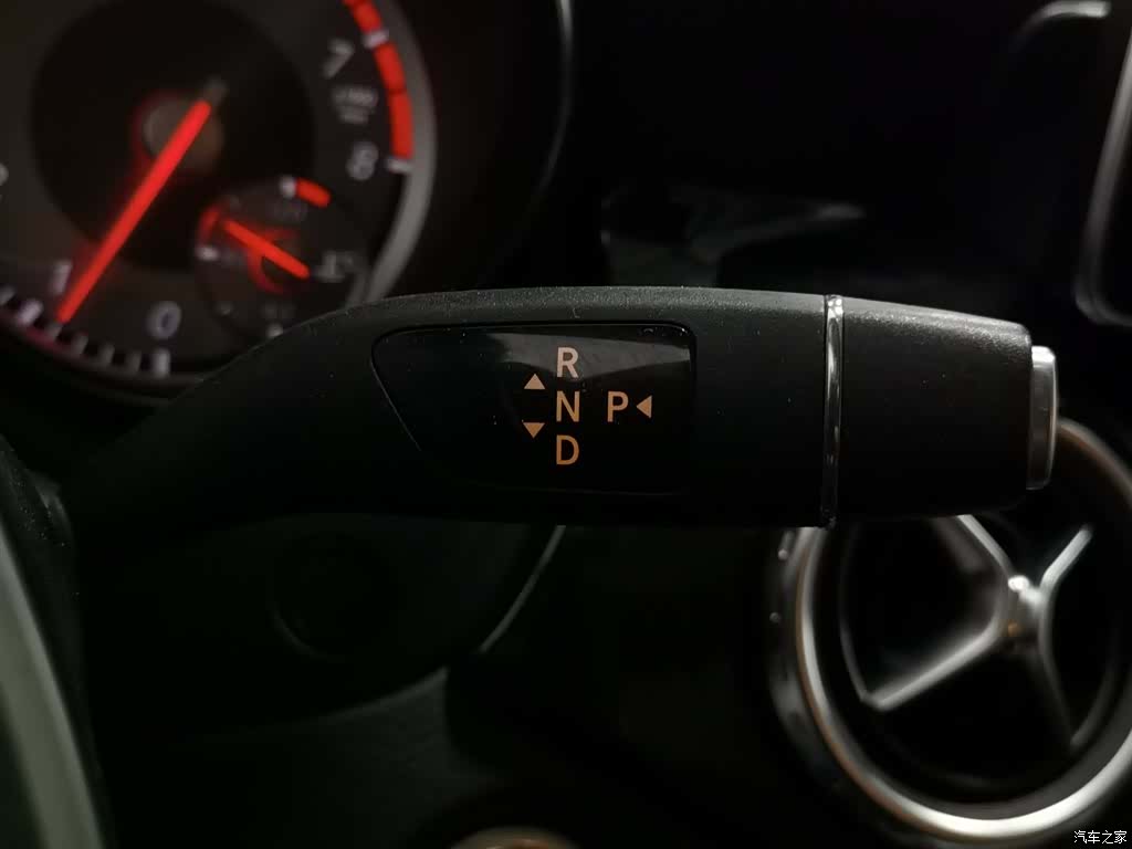 Mercedes-Benz GLA, 2016 13
