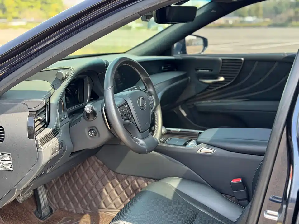 Lexus LS