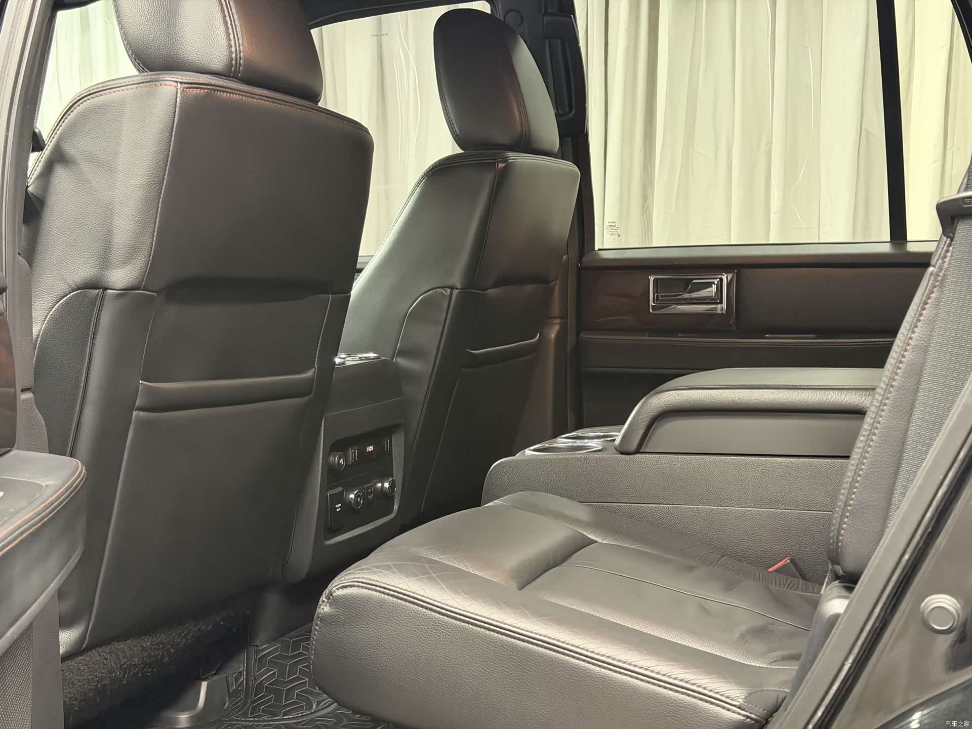 Lincoln Navigator, 2017 все фото