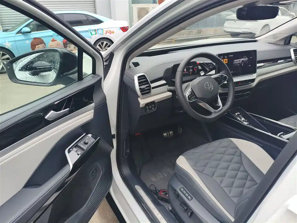 Volkswagen ID.6 CROZZ