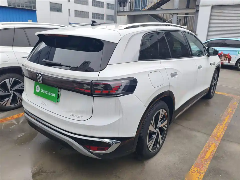 Volkswagen ID.6 CROZZ