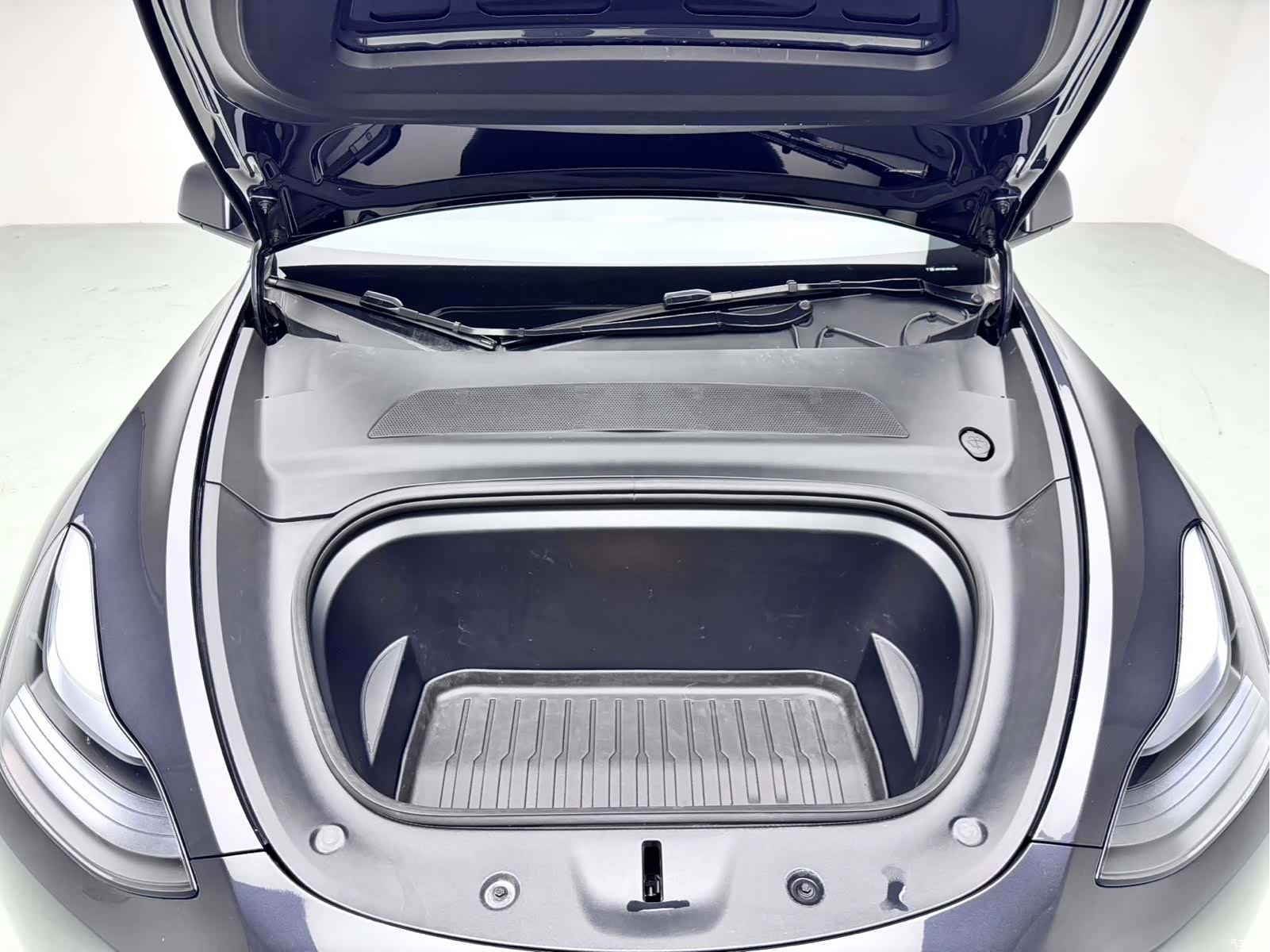 Tesla Model Y, 2025 9