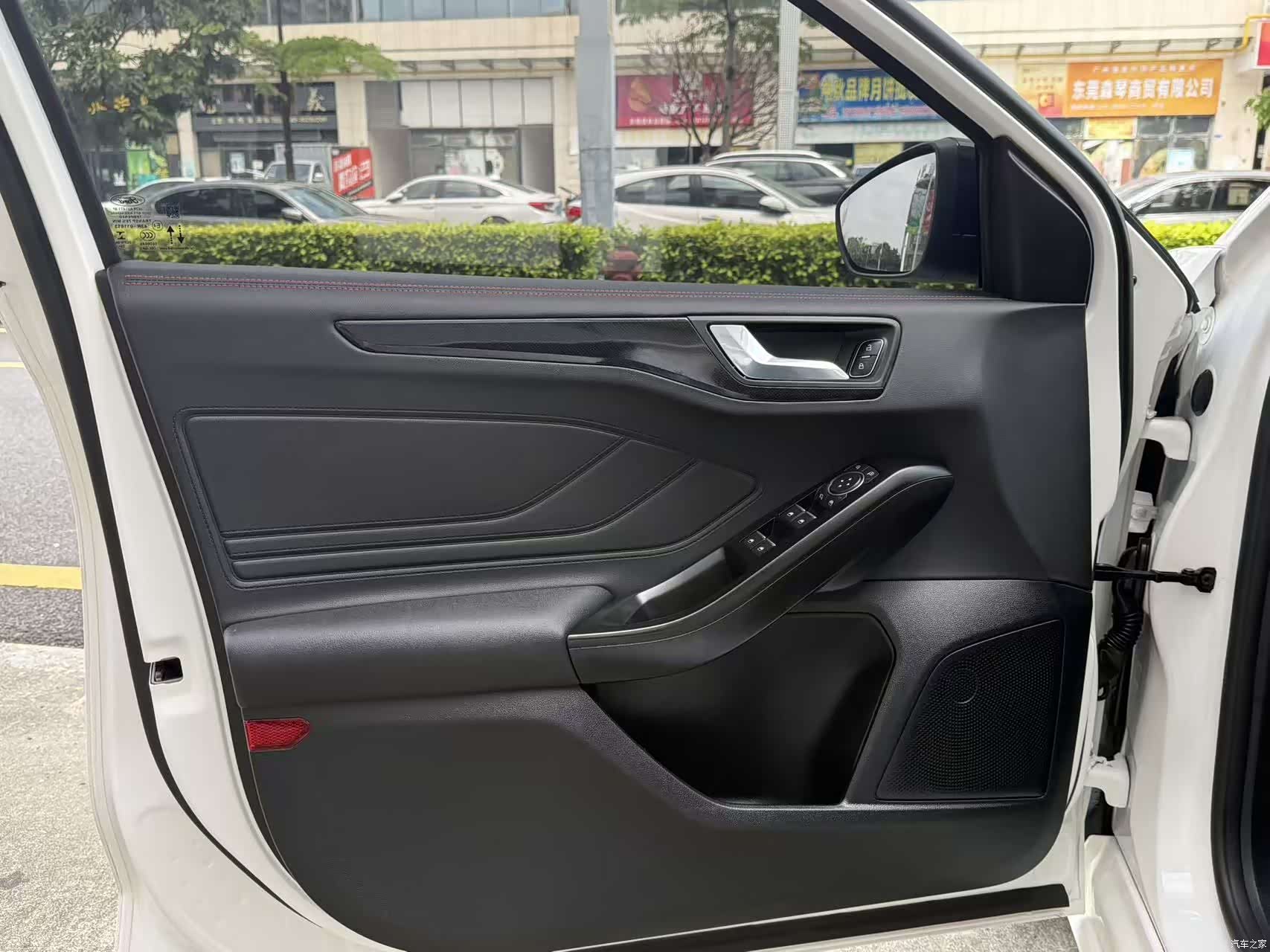 Ford Focus, 2023 12
