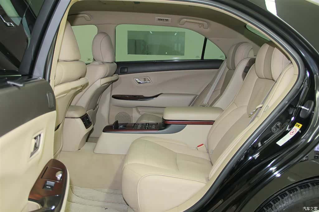 Toyota Crown, 2013 8