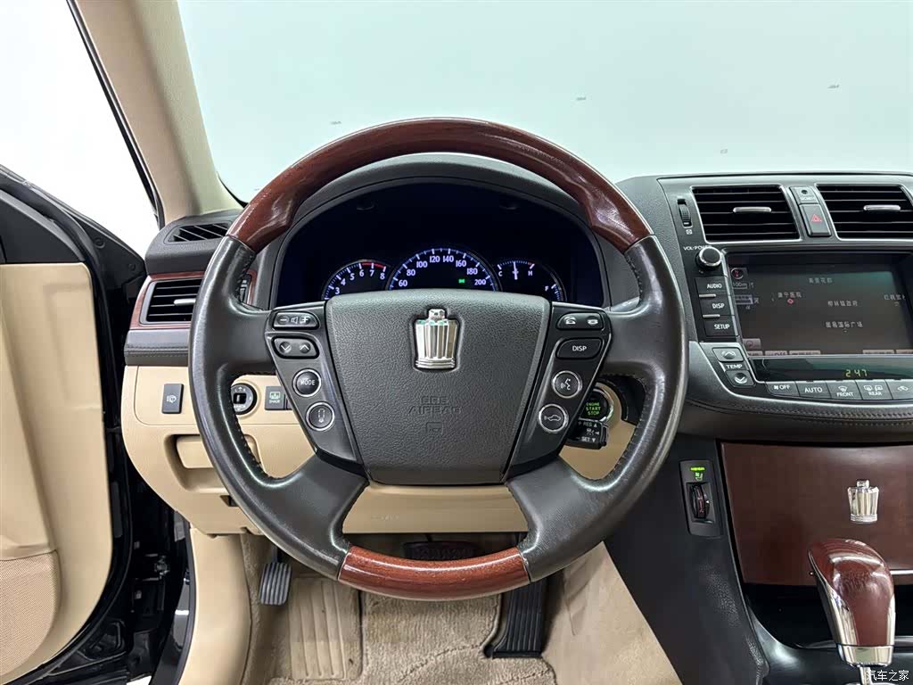 Toyota Crown, 2013 16