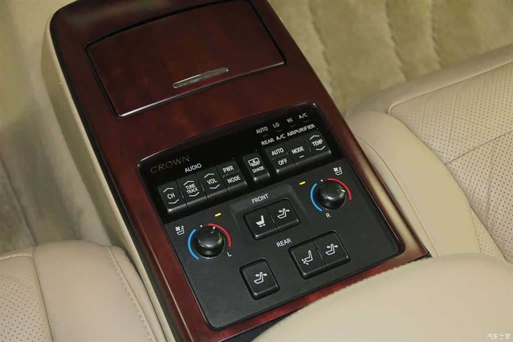 Toyota Crown, 2013 26