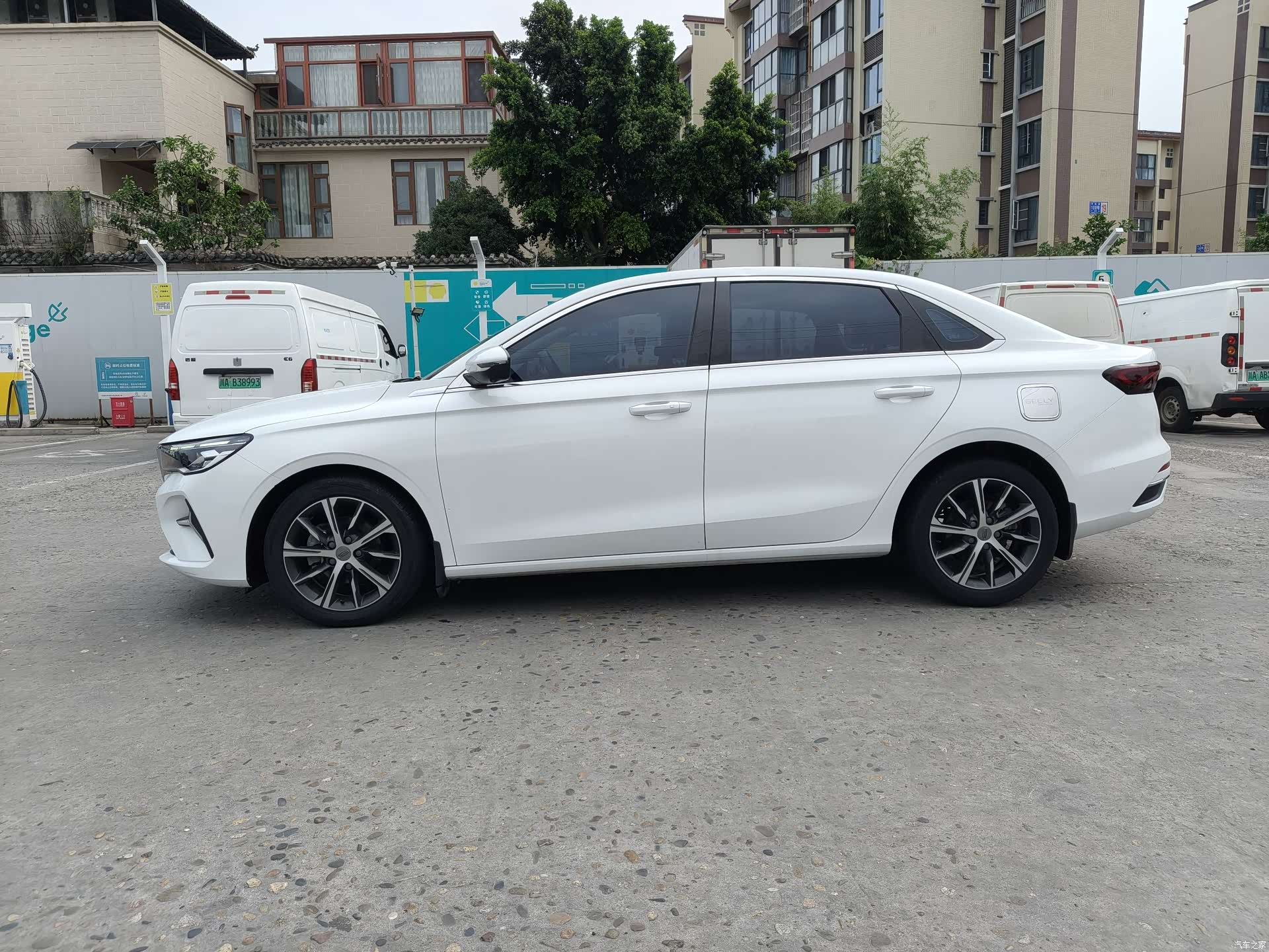 Geely Emgrand, 2022 3