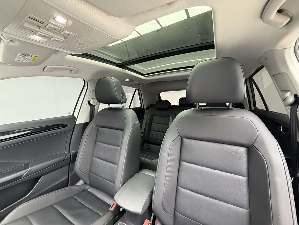 Volkswagen T-ROC exploring Songs