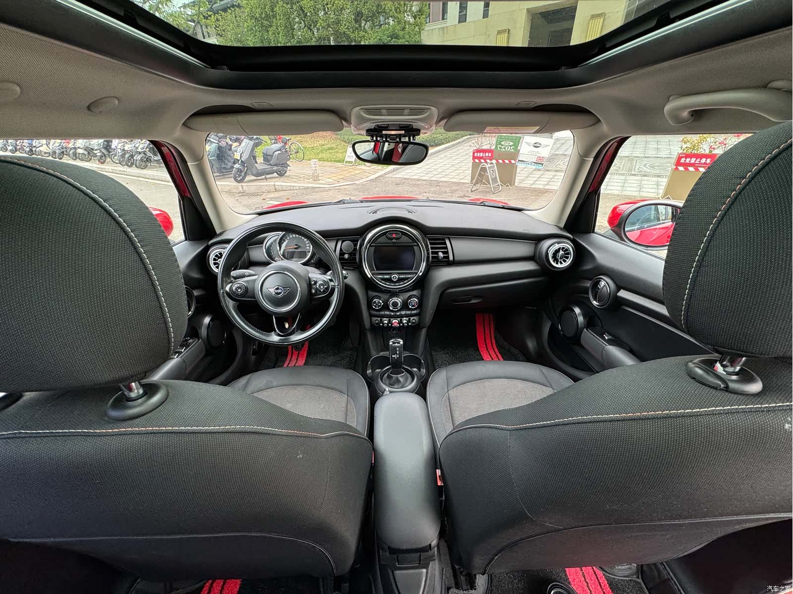 Mini ONE, 2019 9