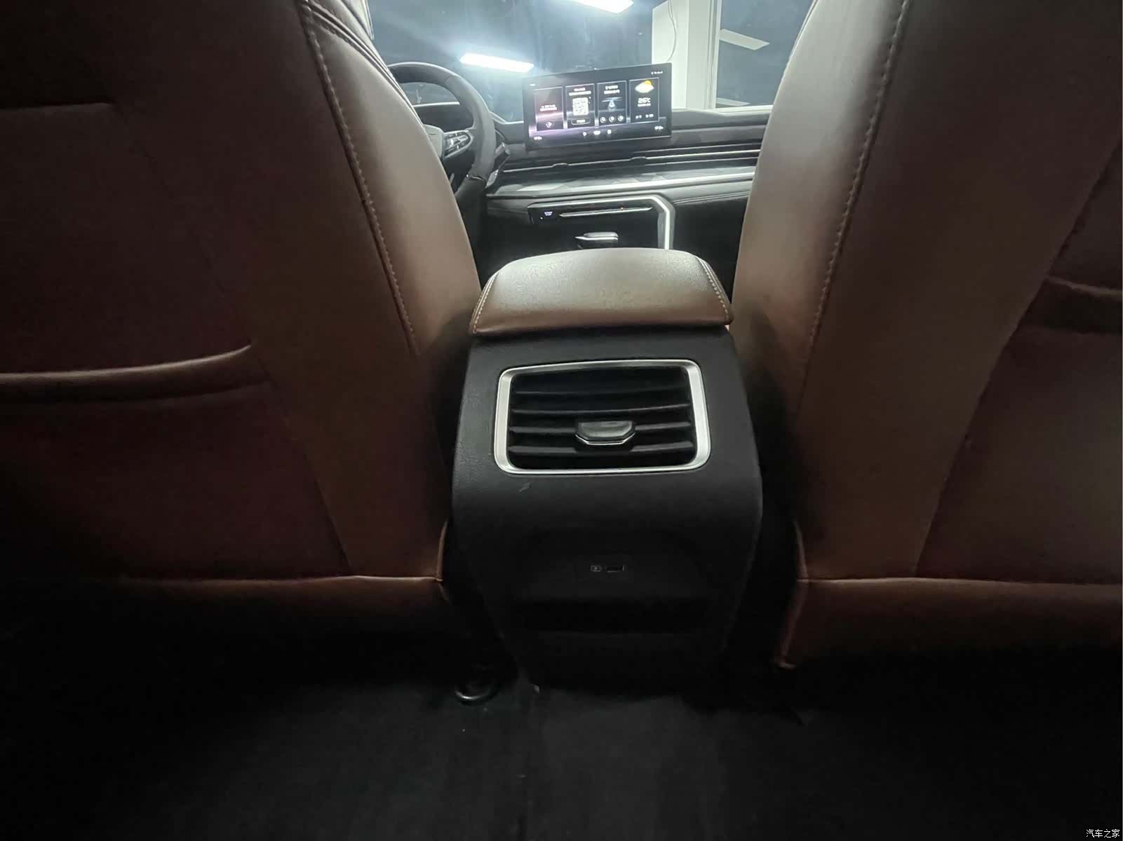 Geely X6, 2022 16