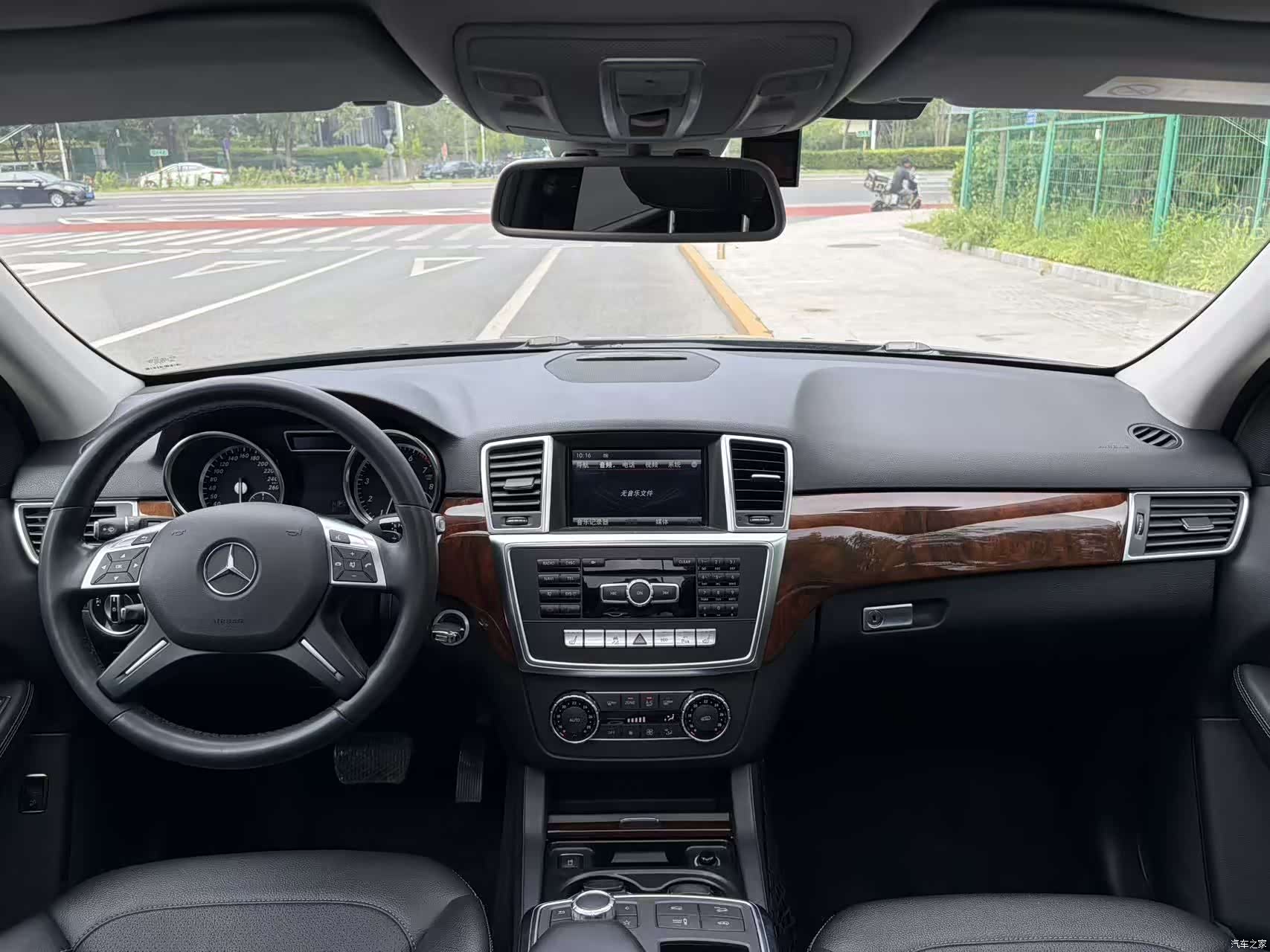 Mercedes-Benz M-Class, 2015 6