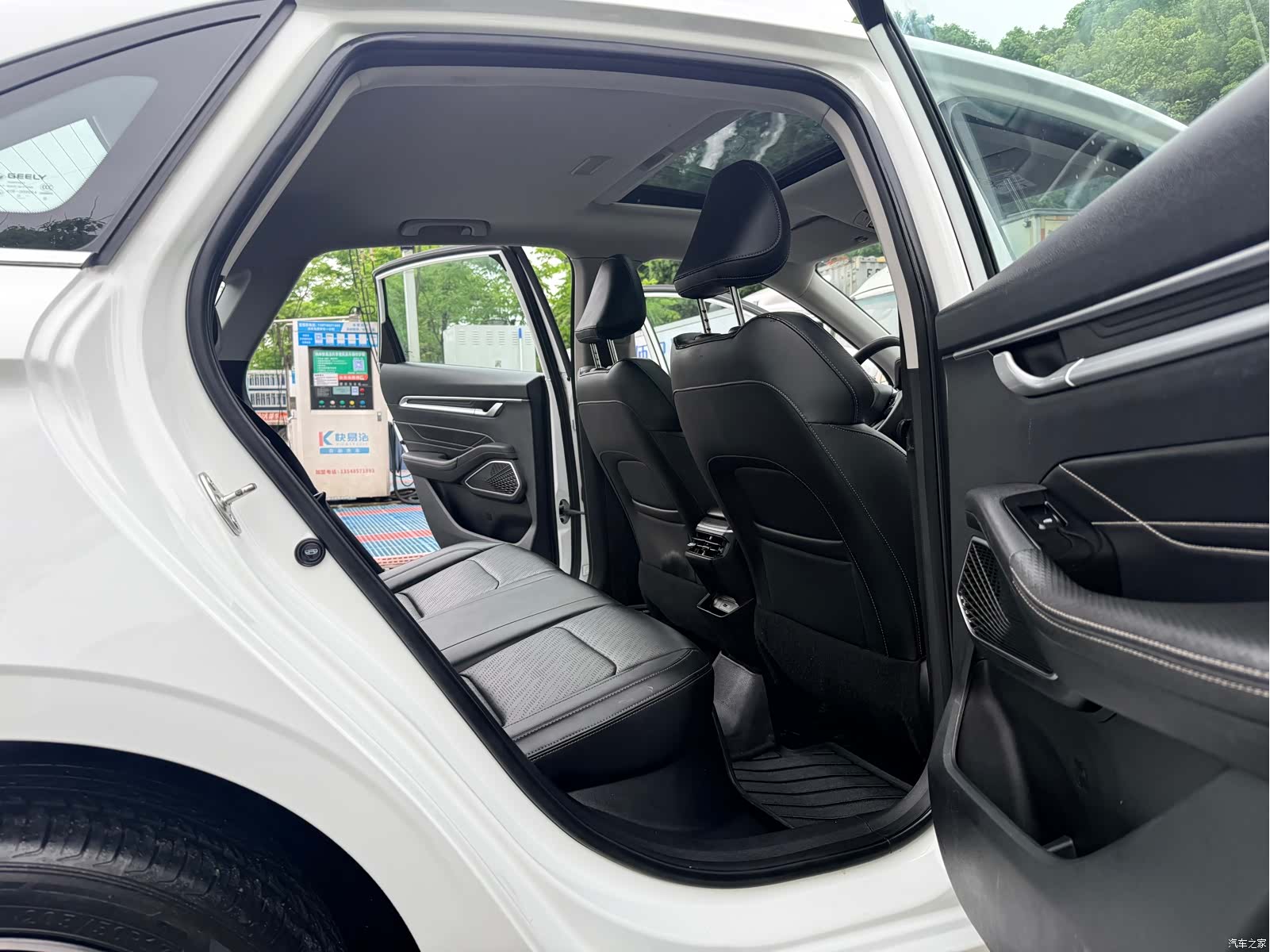 Geely Emgrand, 2023 13