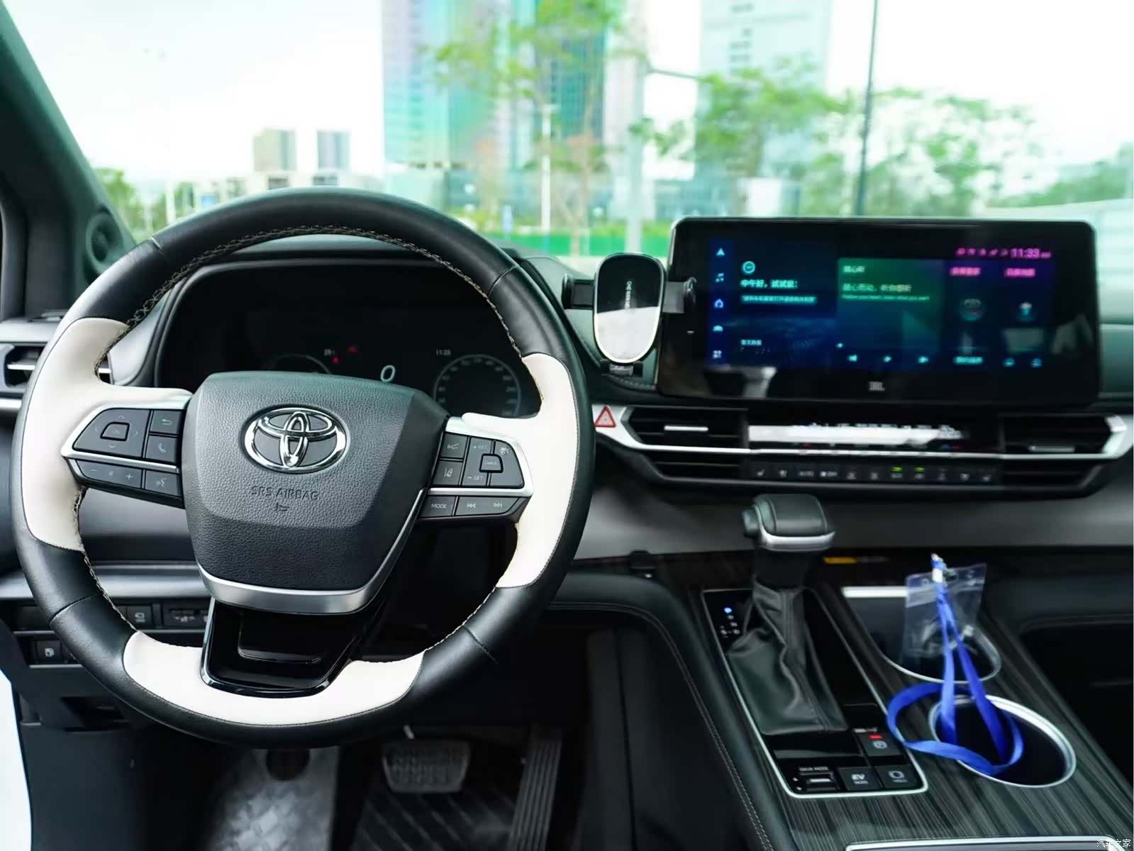 Toyota Granvia, 2023 11