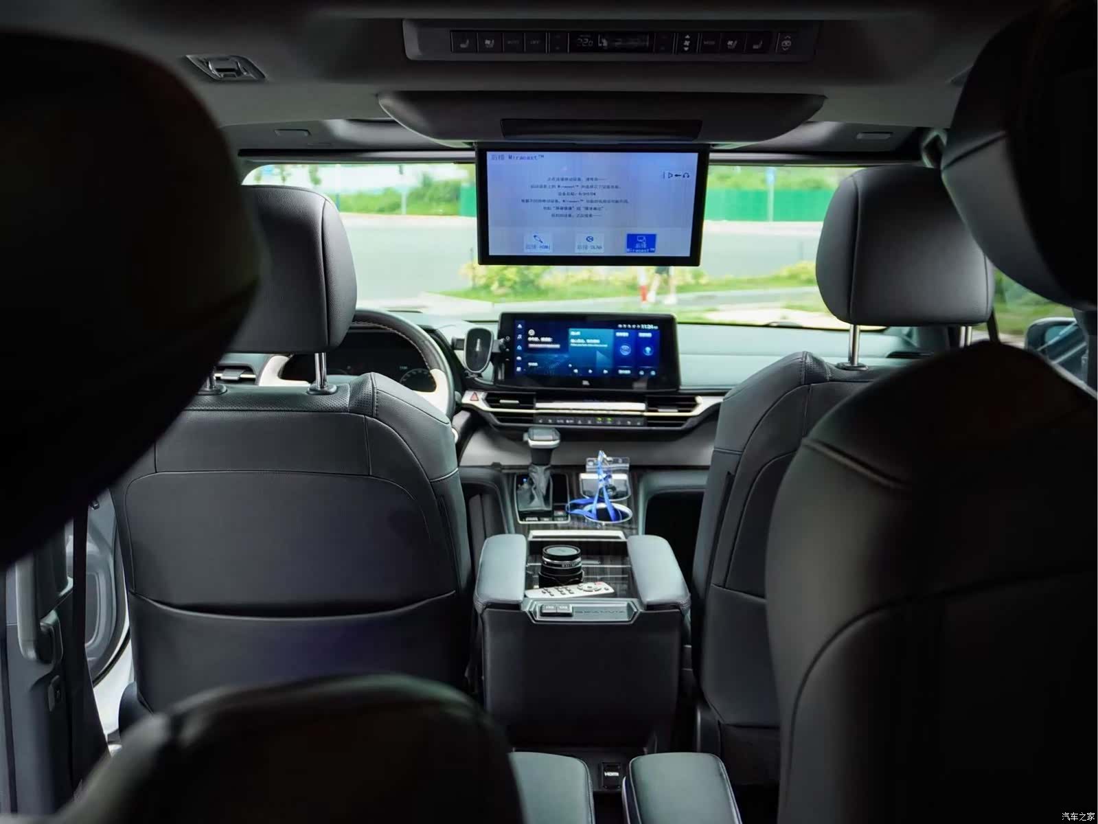 Toyota Granvia, 2023 12