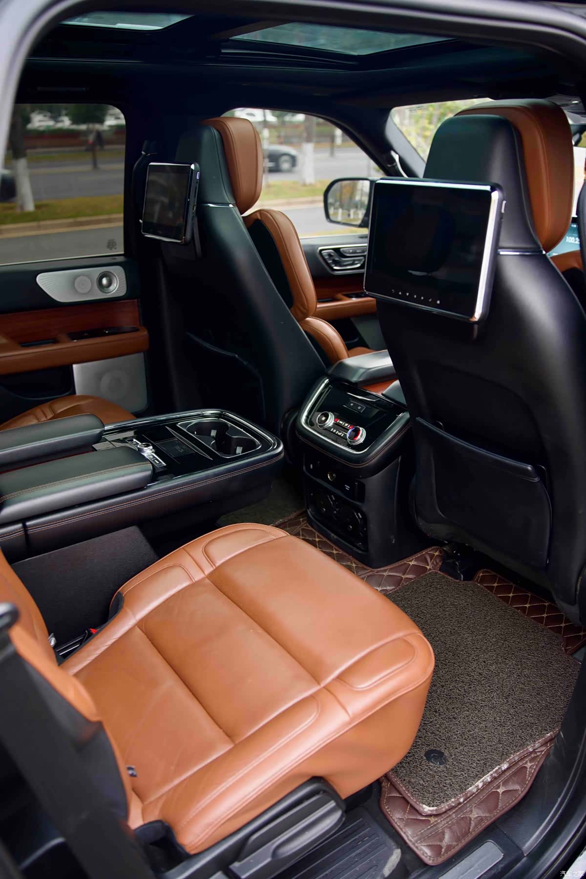 Lincoln Navigator, 2019 14