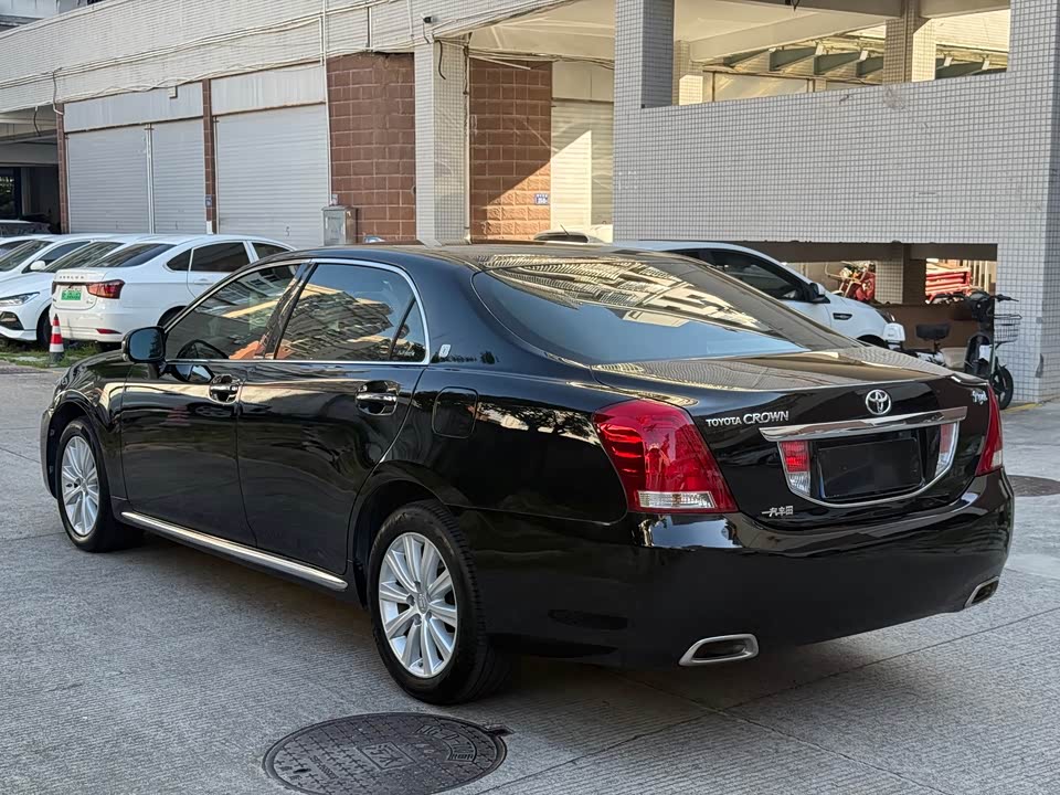Toyota crown