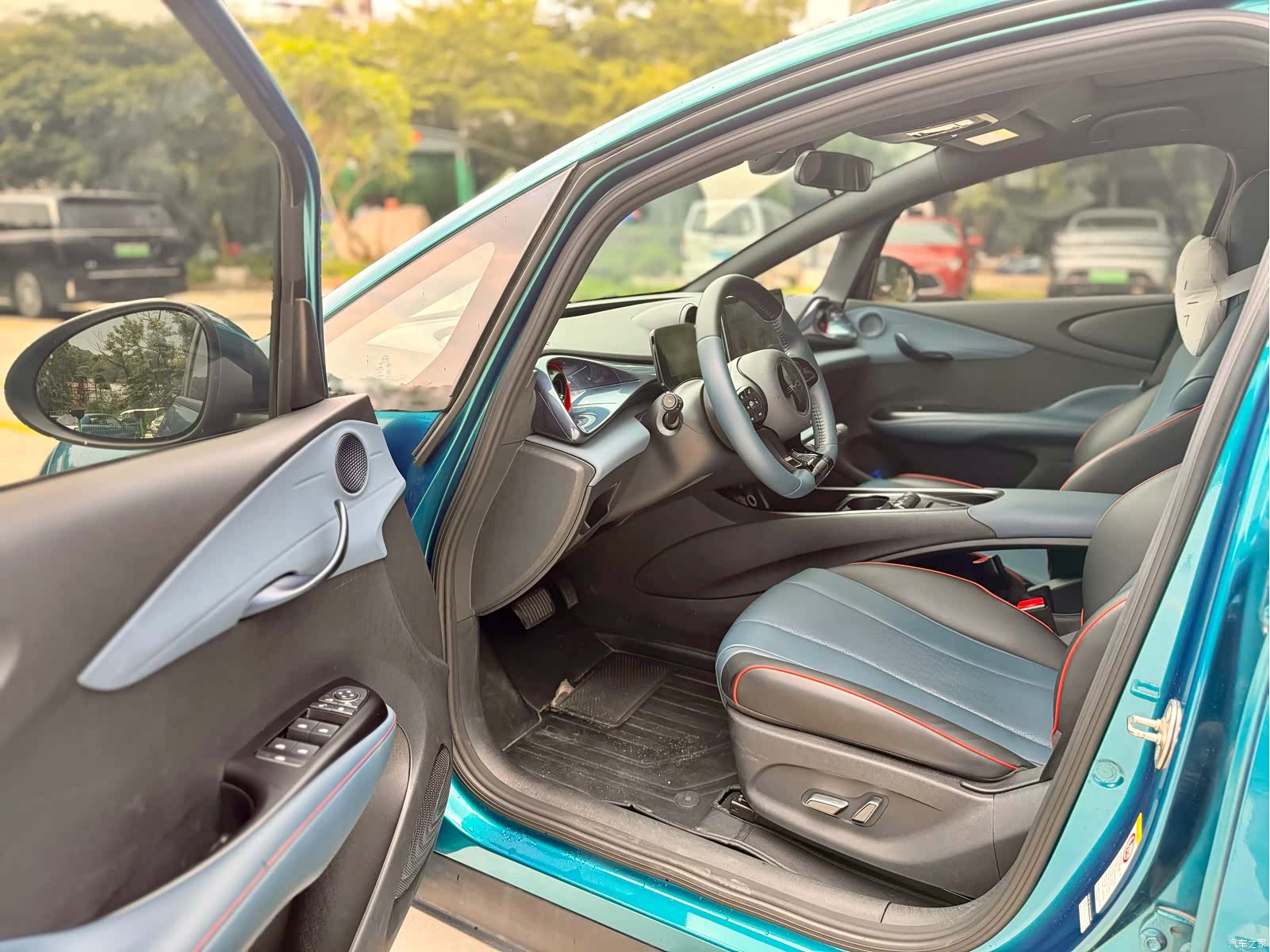 BYD Dolphin, 2022 все фото