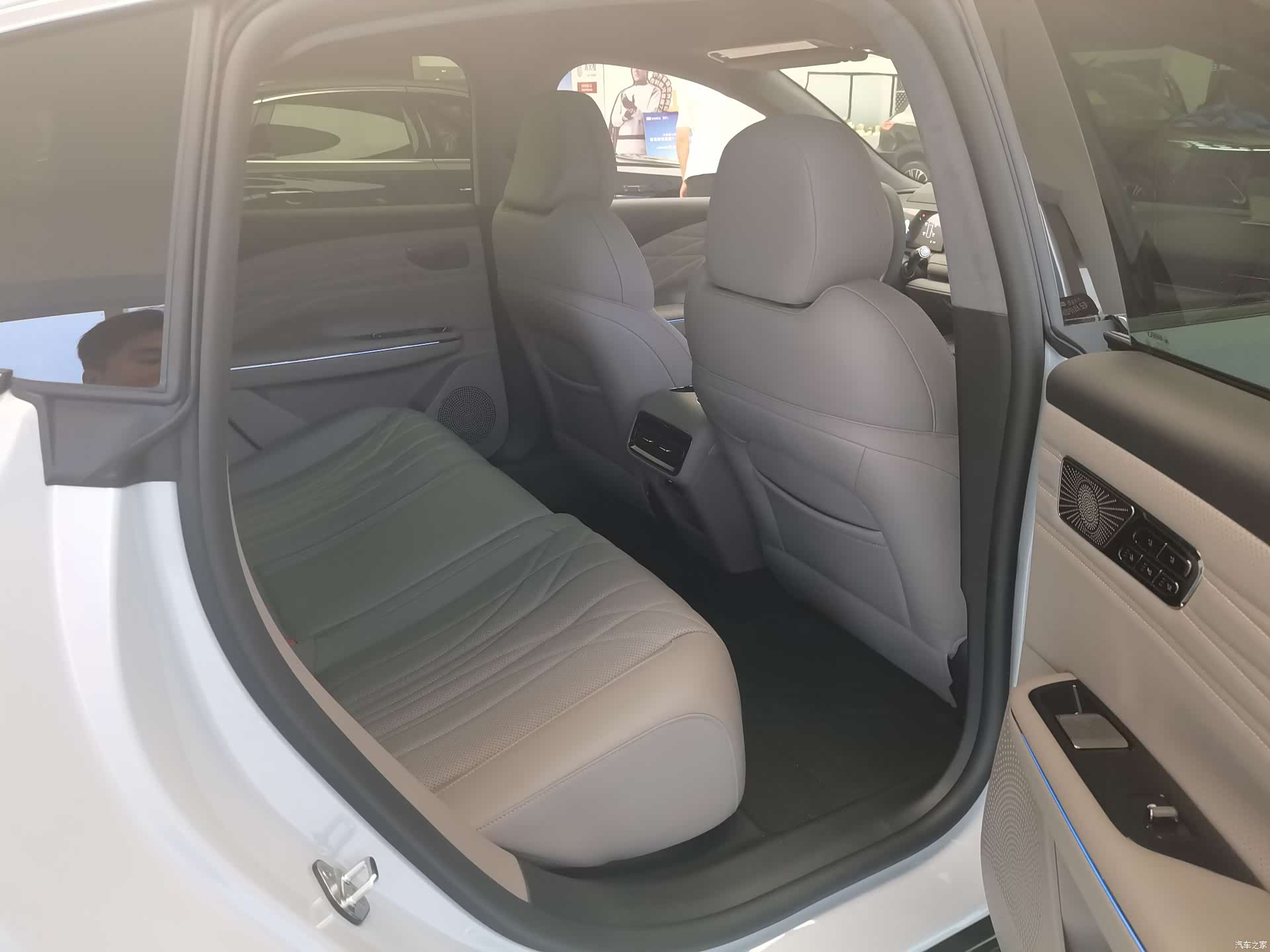 Geely 8, 2026 41
