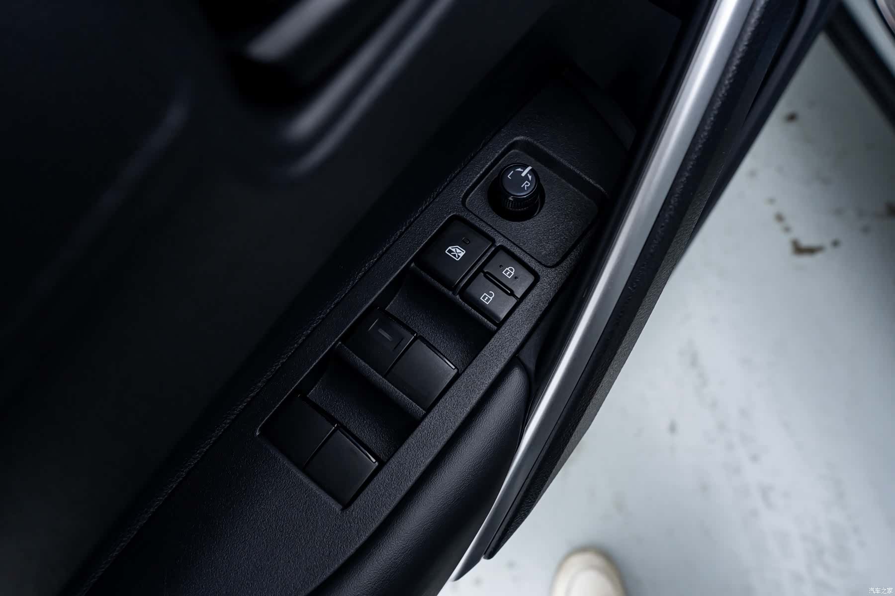 Toyota Frontlander, 2023 11