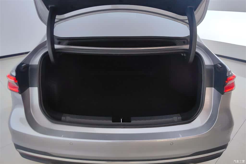 Geely 7, 2026 4