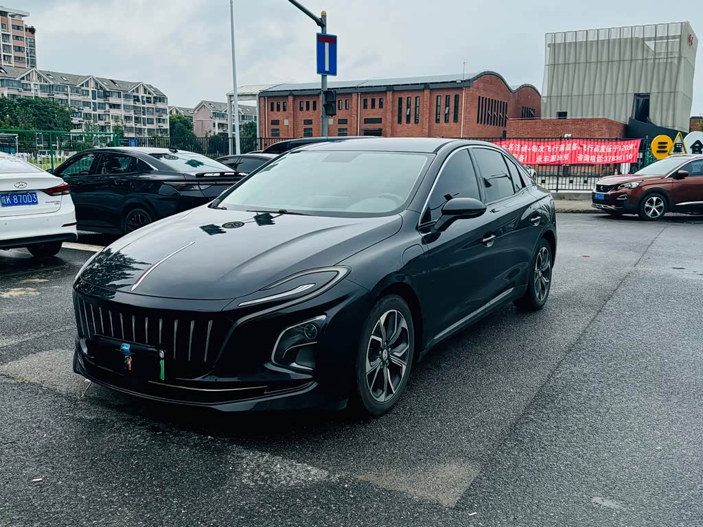 Hongqi E-QM5