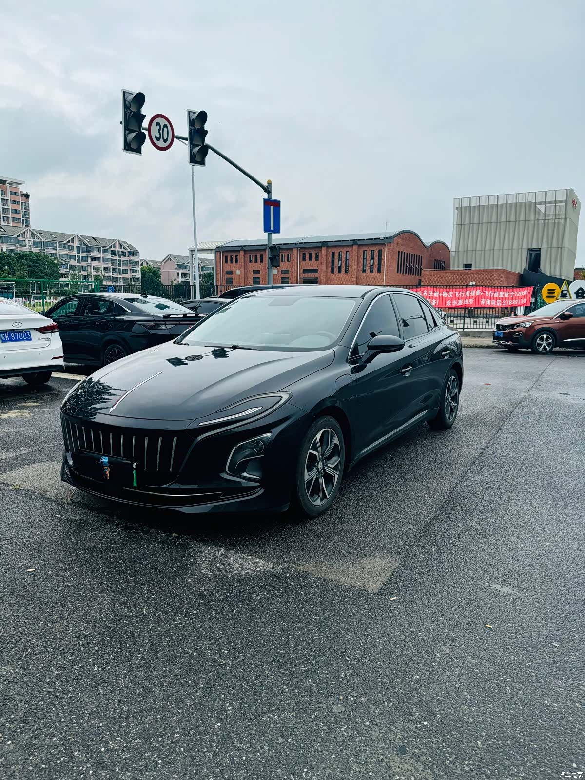 Hongqi QM5