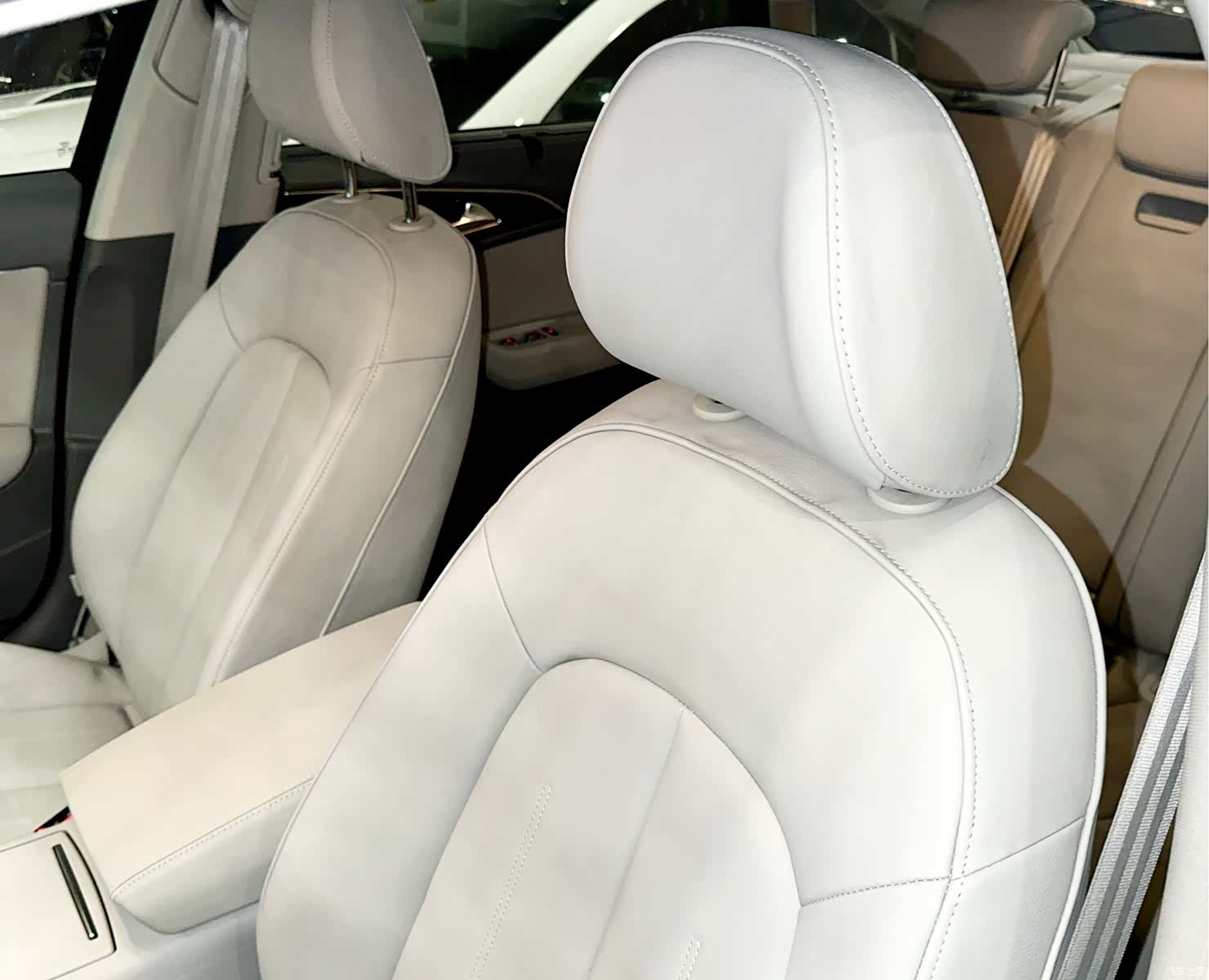 Audi A6L, 2012 8
