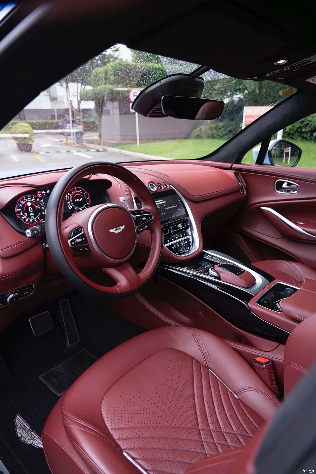 Aston Martin DBX, 2022 6