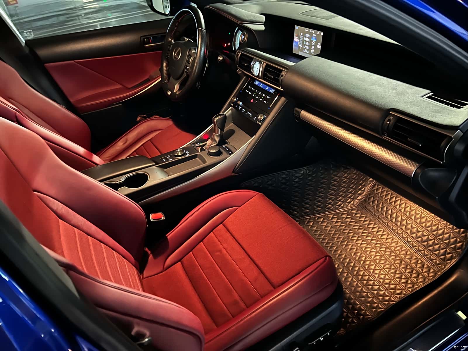 Lexus IS, 2018 13