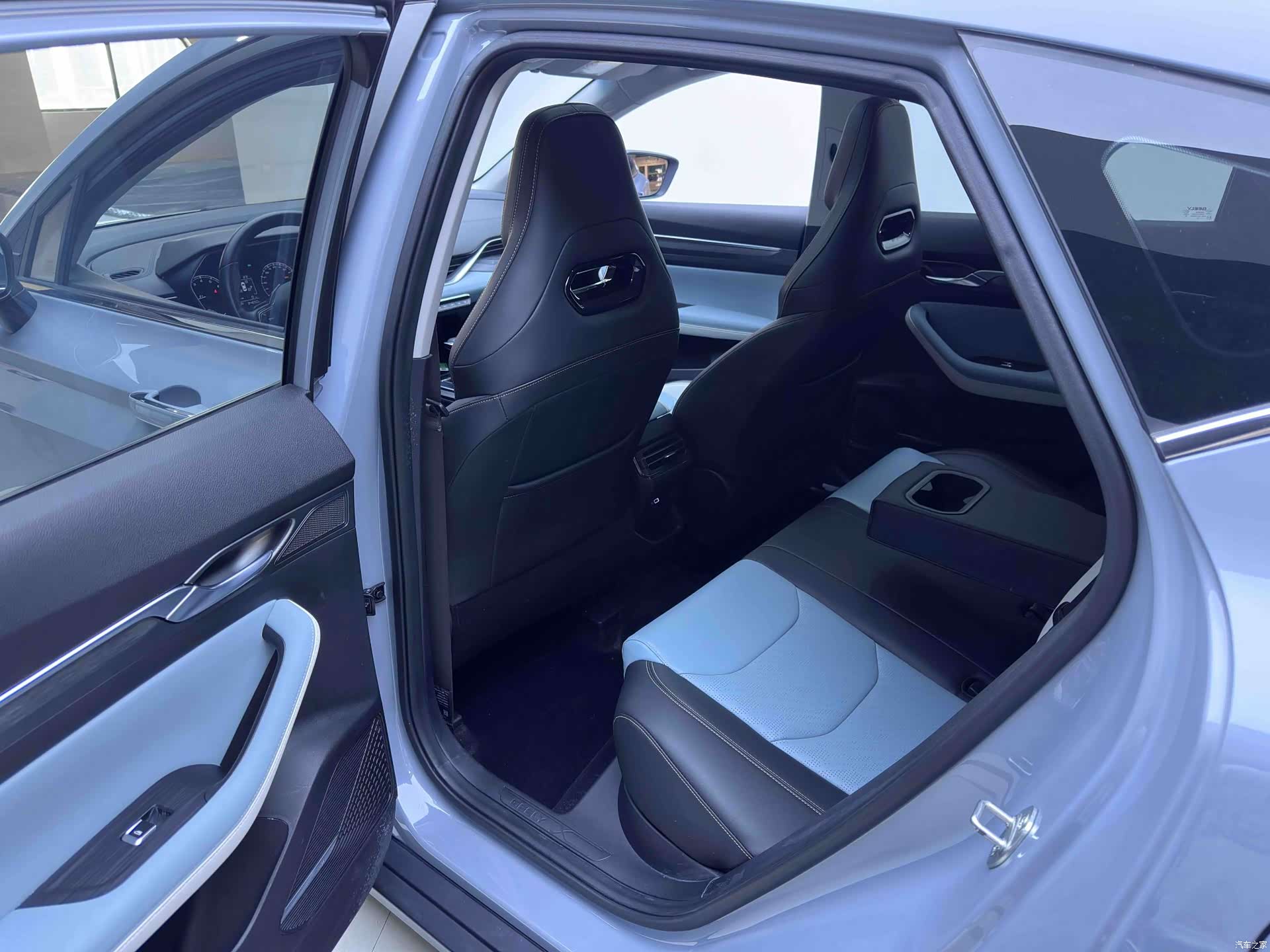 Geely Emgrand, 2022 9