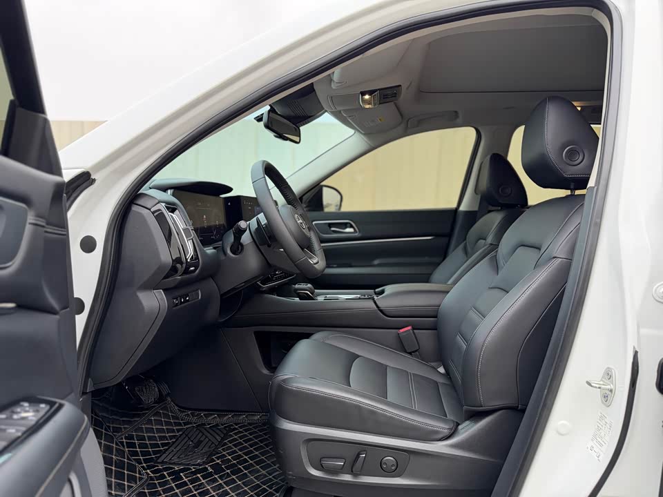 Nissan Exploring the land