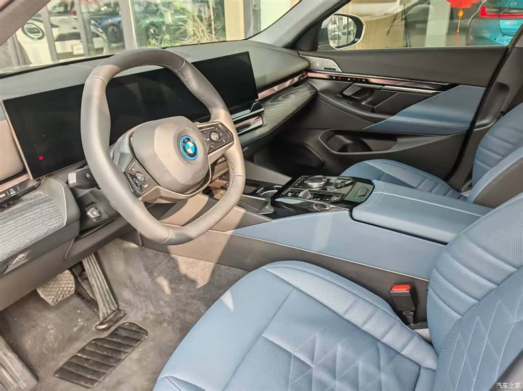 BMW i5, 2025 11