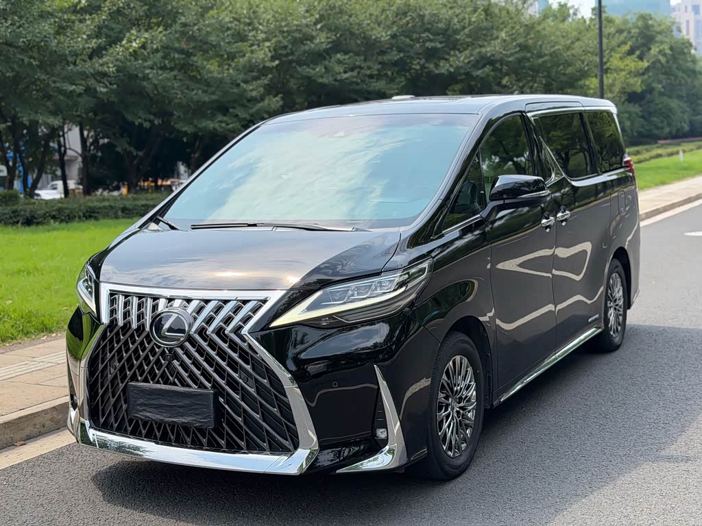 Lexus LM